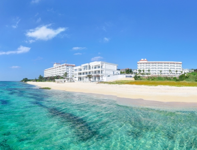 沖縄の絶景ホテルで贅沢女子旅！LAZOR SEA RESORT　サウナ・天然ビーチ・サンセットに癒される