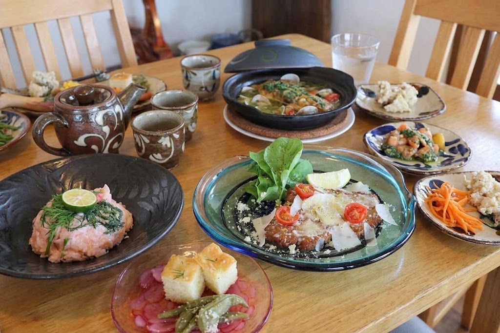 🌺 沖縄県民が通う隠れ家！古民家レストラン平津 🍝